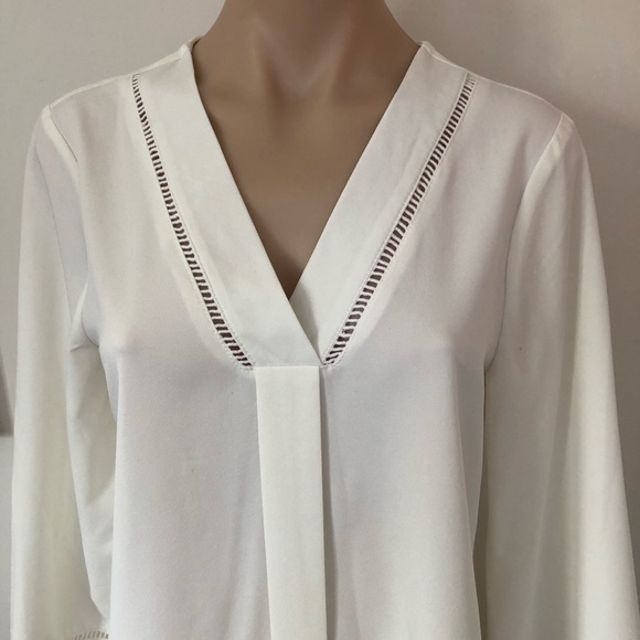 🌿 NEIMAN MARCUS 🌿 white long sleeve blouse v-neck cutout detail size S - Picture 2 of 7